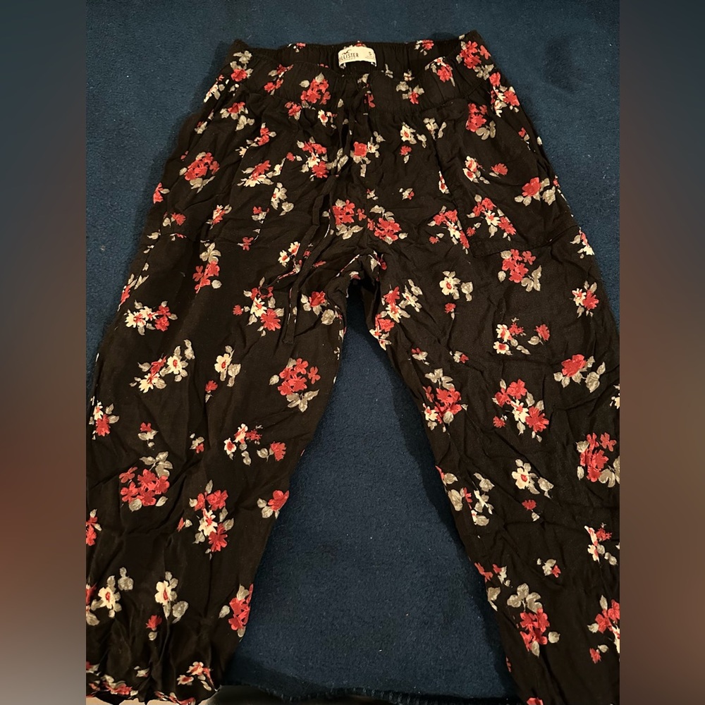 🛑3/$10 Hollister cargo like pants